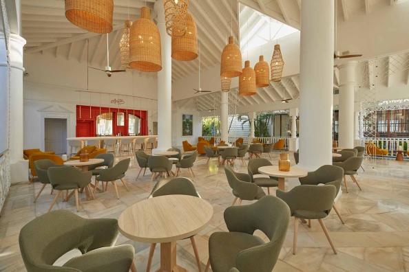 Hotel Bar at Luxury Bahia Principe Esmeralda Don Pablo Collection