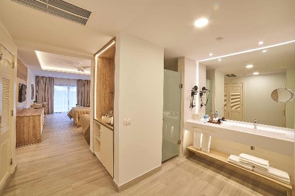 Junior Suite Deluxe Room at Luxury Bahia Principe Don Pablo Collection 3